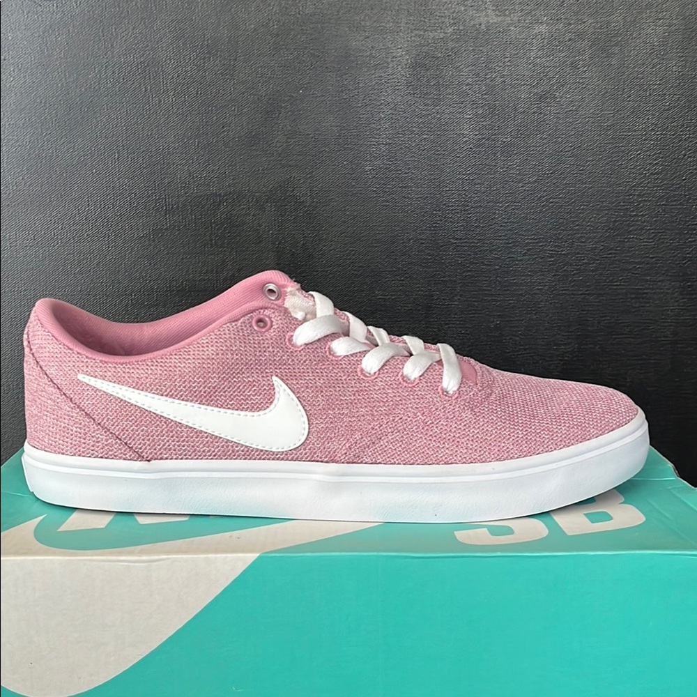 BRAND NEW Nike SB Check Solar!!!